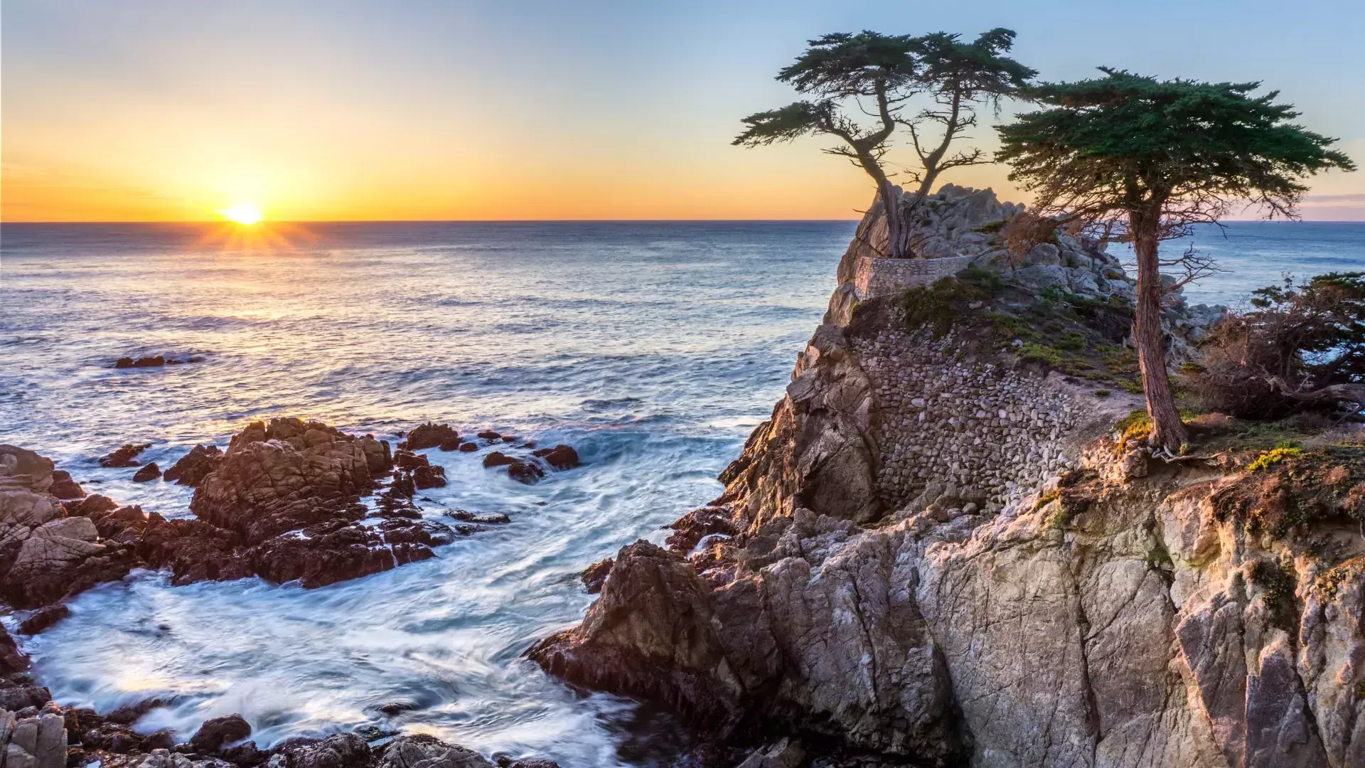 O litoral do Condado de Monterey.